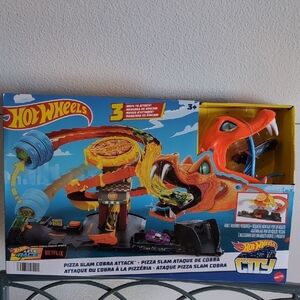 Hotwheels Pizza Slam Cobra Attack Racing Set,New In Box.